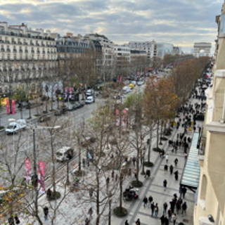 Bureau privé 21 m² 4 postes Location bureau Avenue des Champs-Élysées Paris 75008 - photo 1